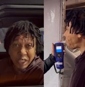 Djavan é parado pela Operação Lei Seca e faz teste de bafômetro: 'Adorei'