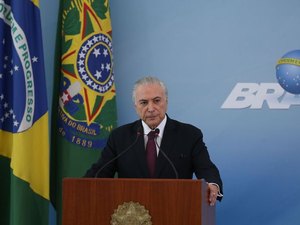 Temer diz que responderá ataques à sua família