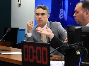 “Lei que impõe limite aos juros do cartão de crédito, desafoga o orçamento familiar”, afirma Rafael Brito