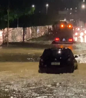 Chuvas provocam transtornos e Maceió está em alerta máximo