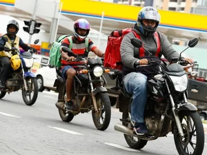 Restaurantes e entregadores do DF temem monopólio do iFood com saída do Uber Eats