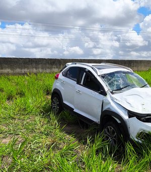 Cinco pessoas ficam feridas, incluindo uma criança, em acidente na BR-101 em Teotônio Vilela