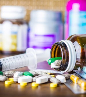 Descarte correto de medicamentos vencidos evita contaminação e doenças, alerta Alurb