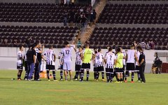 Jogadores conversam após classificação em Araraquara