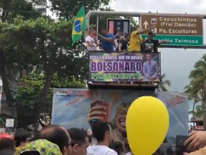 Ato pró-Bolsonaro em Recife tem música que compara feministas a cadelas