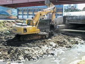 500 toneladas de resíduos serão retirados do Salgadinho para evitar alagamentos