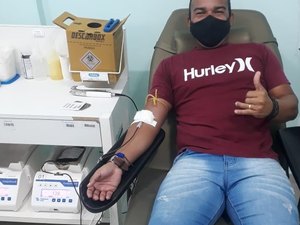 Com estoque de sangue abaixo da média, moradores de condomínio fazem doações em Maceió
