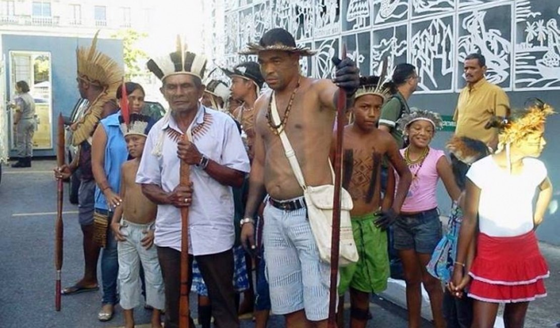 Índios ocupam ALE para reivindicar reconstrução de escola