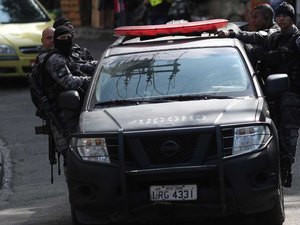 Após morte de PM, Bolsonaro cobra leis para 'que o bem vença o mal'