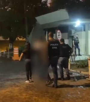 Homem é preso dez anos após esfaquear, atropelar e matar desafeto em briga por vaga de carro