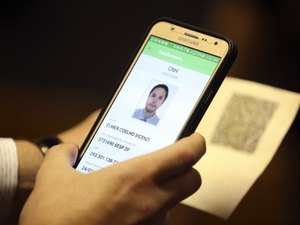 Motoristas já podem baixar carteira de habilitação no celular