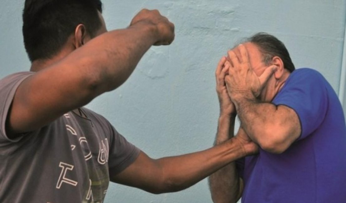 Pai tem lesão na cabeça após ser agredido pelo filho no Bairro Vila Maria em Palmeira