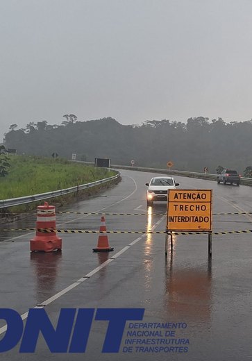 DNIT inicia limpeza na BR-416 após queda de rochas na Serra da Catita