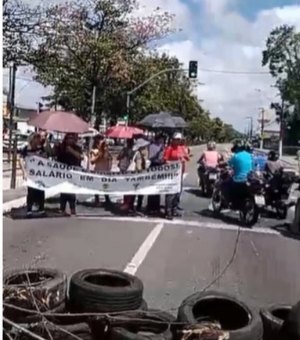 [Vídeo] Greve de trabalhadores dos Veredas continua e parte da Av. Fernandes Lima é bloqueada