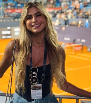 Após polêmica, jornalista Renata Heilborn mostra pedido de casamento