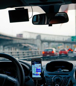 Falsos passageiros roubam carro de motorista de app em Arapiraca