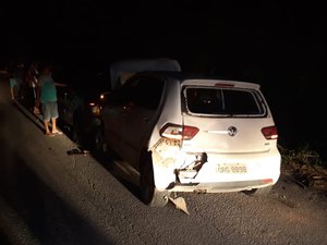 Veículo reduz velocidade repentinamente e provoca acidentes na AL-105