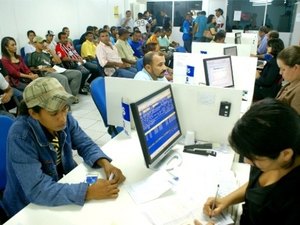 Contratação formal de mulheres supera número de demissões em maio, diz pesquisa