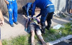 Homem fica ferido após acidente entre moto e caminhão em Arapiraca