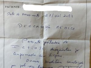 Família é retirada de voo por problema de pele em menina