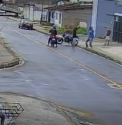 Motocicleta é roubada em plena luz do dia no bairro do Village, em Maceió