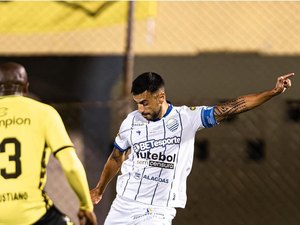 [Vídeo] Volante Camacho retorna ao CSA e já inicia trabalhos físicos