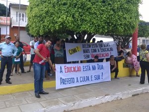 Greve de servidores em cidades alagoanas evidenciam crise e negligência de gestores