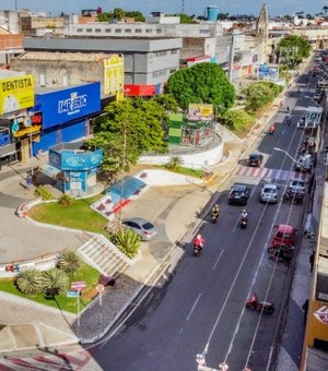Arapiraca inicia remoção de publicidade irregular na região central do município