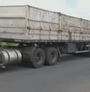 Ciclista morre após ser atropelada e esmagada por carreta no Eustáquio Gomes, em Maceió