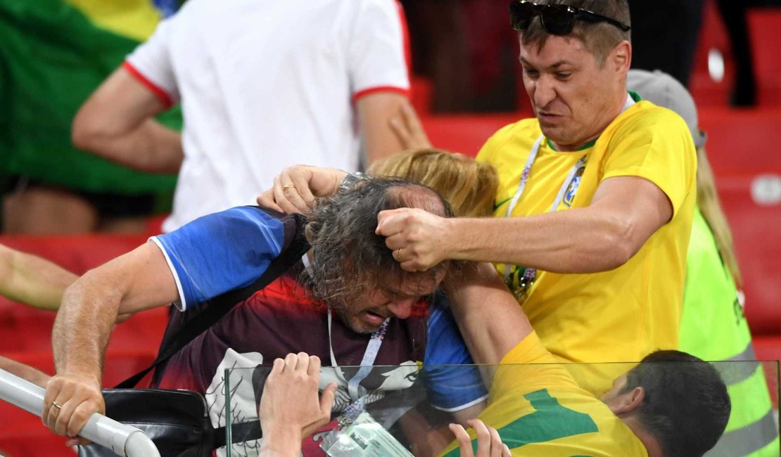 Em jogo de Brasil e Sérvia grupo sai na porrada