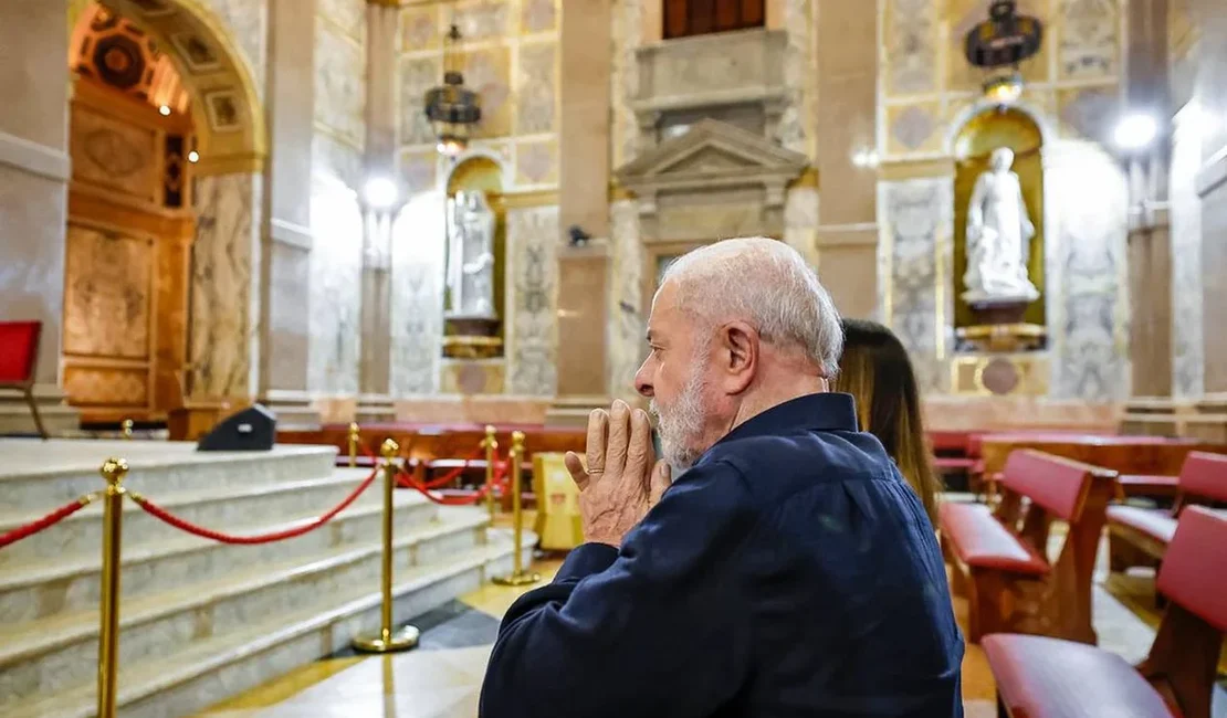 Lula e Janja rezam em basílica de Belém após incidente com avião
