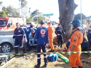 Motorista perde o controle da direção e acaba atingindo estudante
