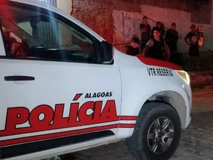 Jovem é preso após ser flagrado com cocaína e outras drogas no bairro do Jacintinho na noite desta sexta (28)