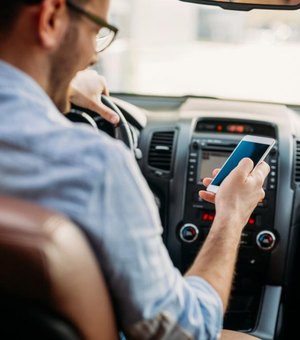 Alagoanos insistem em usar o celular ao volante