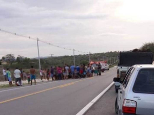 Idosa tenta atravessar rodovia no Sertão e morre atropelada