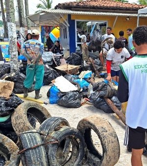 Duas toneladas de lixo são recolhidas na Praia de Maragogi em ação voluntária