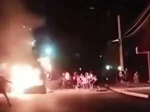 Manifestantes invadem sede do Partido Comunista após apagões em Cuba