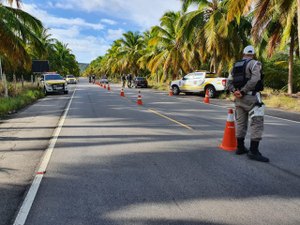 Operação do BPRv recolhe quatro veículos na AL-101 Sul