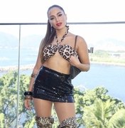 Anitta lamenta cancelamento de férias: 'Minha voz morreu'