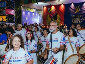 Jorge Aragão anima noite de sexta no Vamos Subir a Serra na Orla de Maceió