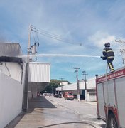 Incêndio atinge estabelecimento comercial na Fernandes Lima, em Maceió