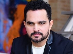 Luciano Camargo emociona ao se despedir do 'vira-lata' da família