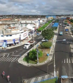 Adolescente tem aparelho celular roubado durante a madrugada em Delmiro Gouveia