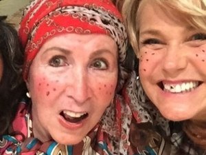 Após falar em sonho de curar mãe, Xuxa mostra Dona Alda em festa junina