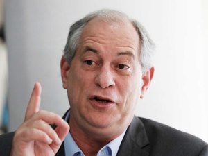 Ciro Gomes crê em renúncia de Bolsonaro e repudia Huck: “estagiário”