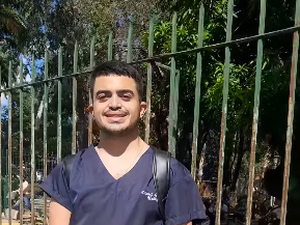 Pai acompanha filho no primeiro dia de estágio em hospital e emociona nas redes