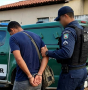 Homem é preso após agredir a própria mãe com mordidas em Palmeira do Índios