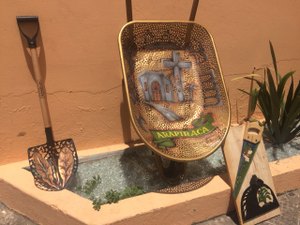 [Vídeo] Artesão transforma lixo em arte e traz Arapiraca em suas obras