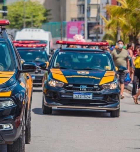 [Vídeo] Agentes do DMTT socorrem mulher em emergência e realizam escolta até UPA
