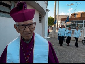 [Vídeo] Aos 98 anos, Dom Hildebrando prestigia mais uma vez Festa da Padroeira de Arapiraca